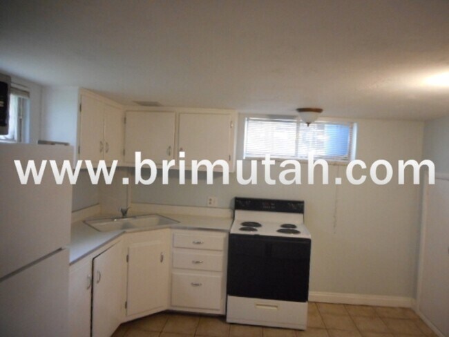 Building Photo - 2637 S Kenwood St