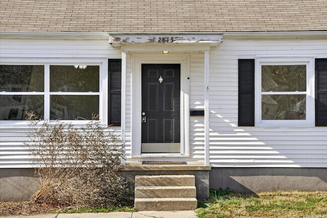 Building Photo - 2813 Faircourt St