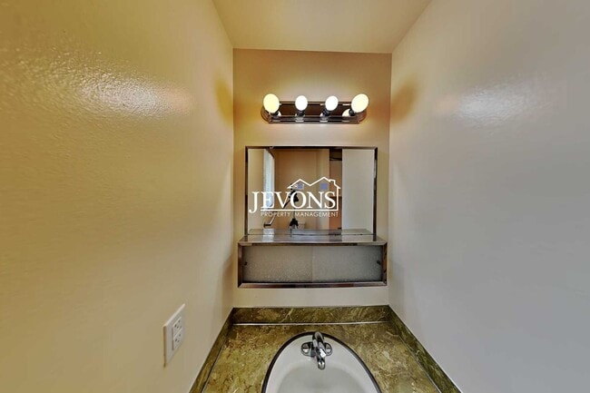 Building Photo - 404 S 81st Ave