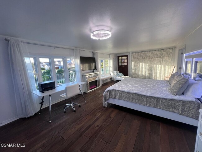 Building Photo - 379 S Greenway Ave