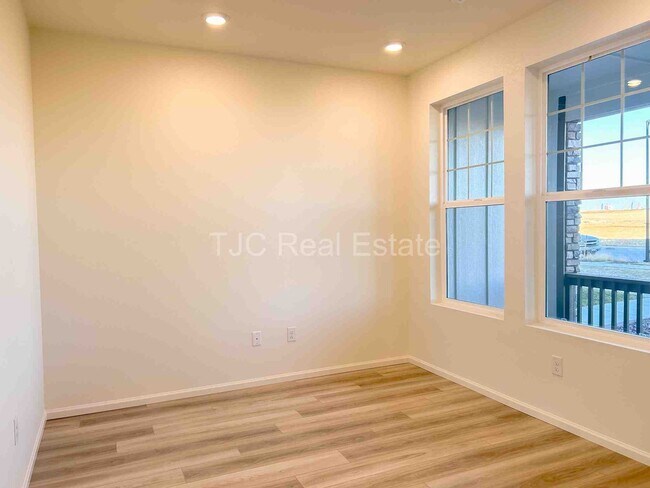 Building Photo - 6278 N Nepal Ct