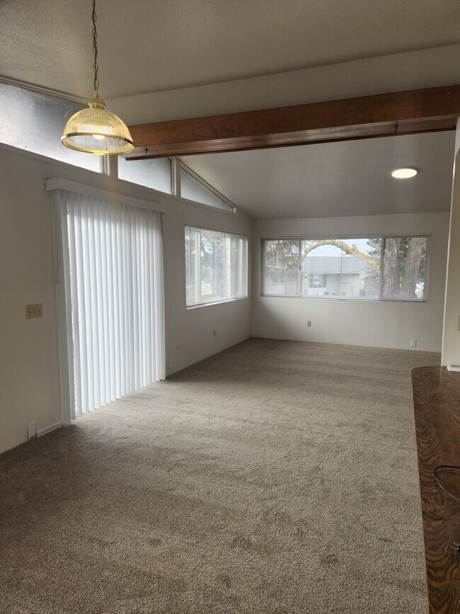 Building Photo - p513