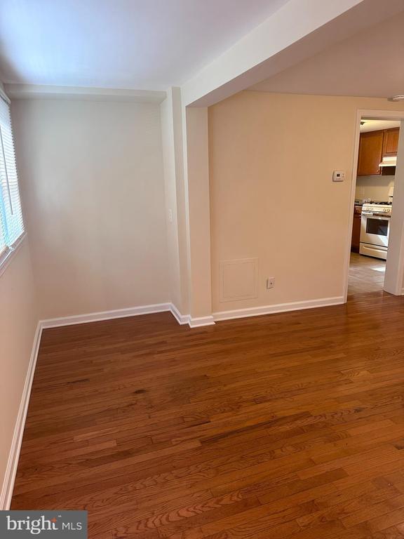 Building Photo - 371 Easton Rd