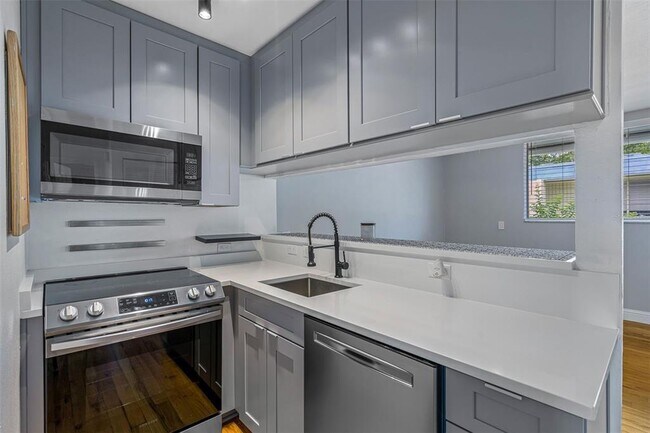 Building Photo - 1301 S Howard Ave