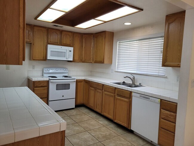 Building Photo - 125 Serpentine Dr