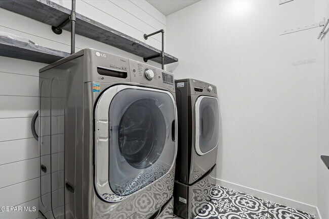 Building Photo - 4512 Mark Avizo