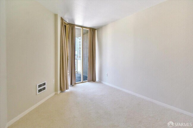 Building Photo - 88 King St