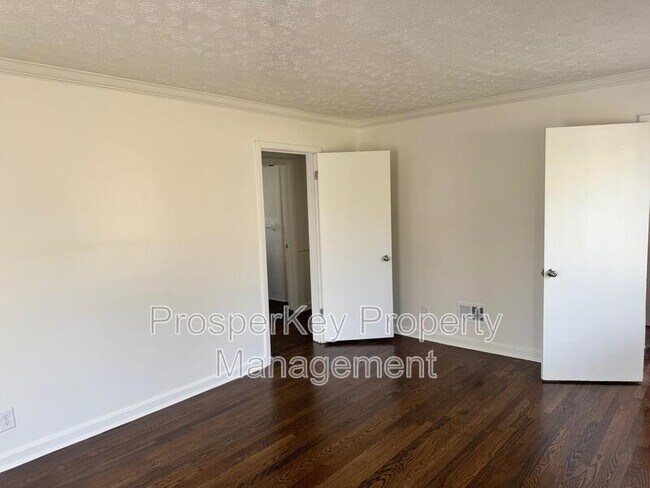 Building Photo - 419 Victoria Dr