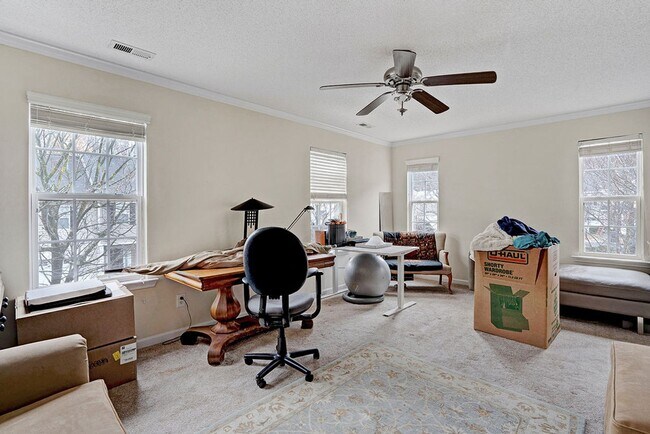 Building Photo - Beautiful  3 bedroom Townhome Living in Apex, NC