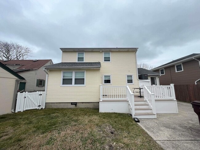 Building Photo - 406 N Dorset Ave