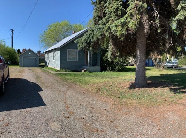 Building Photo - Feels Like A Little Bit of Country - 1+BR ...
