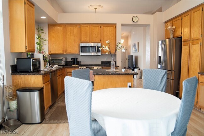 Building Photo - 1417 Country Hollow Dr