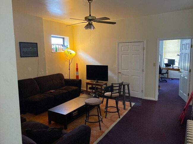 Building Photo - 303 Warner St