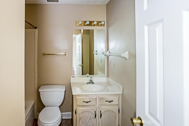 Building Photo - 6719 Ross Manor Dr