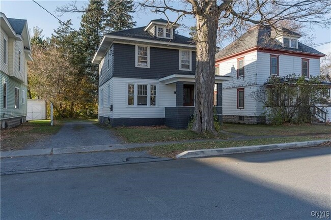 Primary Photo - 213 N Pleasant St