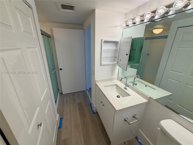 Building Photo - 3610 Yacht Club Dr