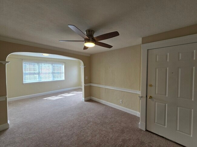 Building Photo - 288 Pleasant St