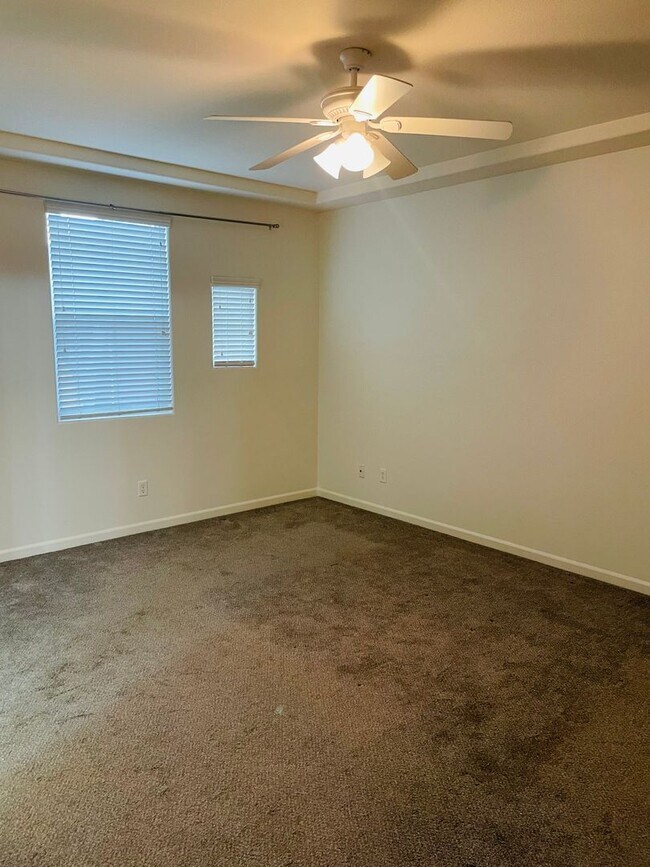 Building Photo - Modern 2 bed/2.5 bath with BONUS ROOM in West Sac