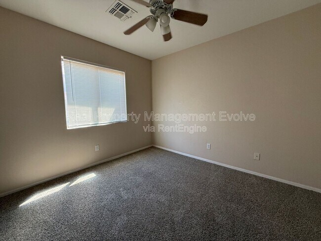 Building Photo - 3454 E Juanita Ave