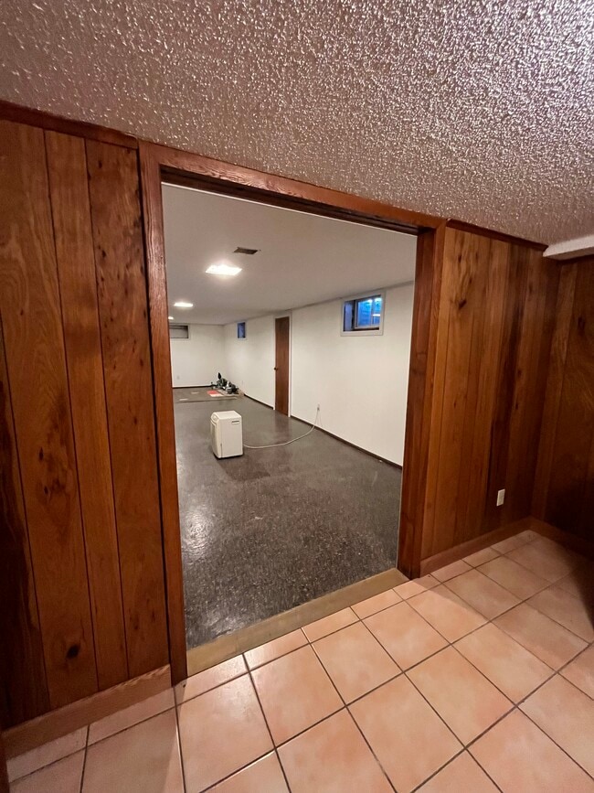 Building Photo - 10441 York Ave S