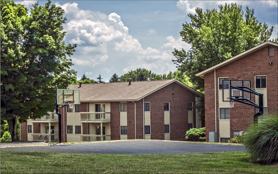 Chasewood exterior - Chasewood Apartments