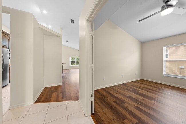 Building Photo - Immaculate 3 Bedroom Home in Gated Community - Stonefield