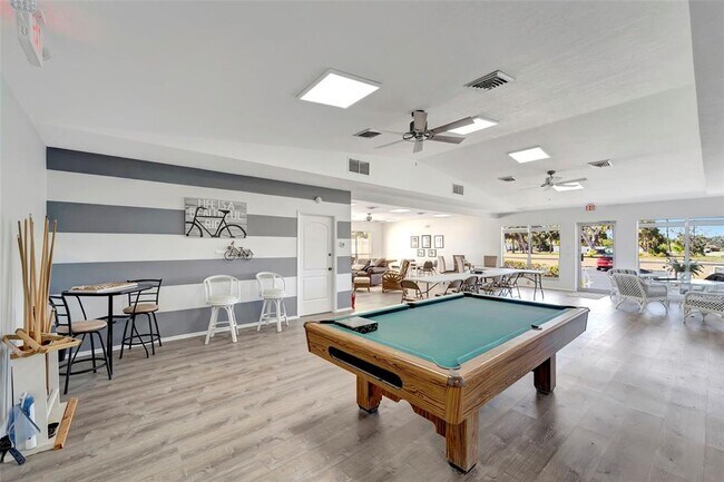 Building Photo - 6699 San Casa Dr