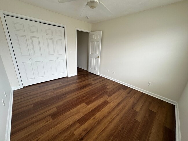 Building Photo - 1651 W Kole Dr