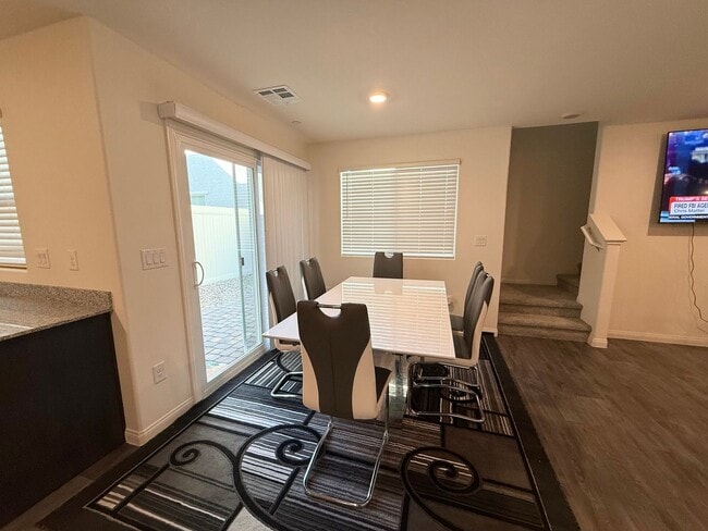 Building Photo - COMING SOON! 3/BD 2.5/BA Townhouse W/ Amaz...