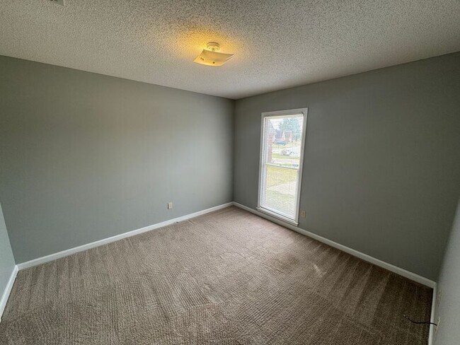 Building Photo - 8594 Sun Vista Dr N