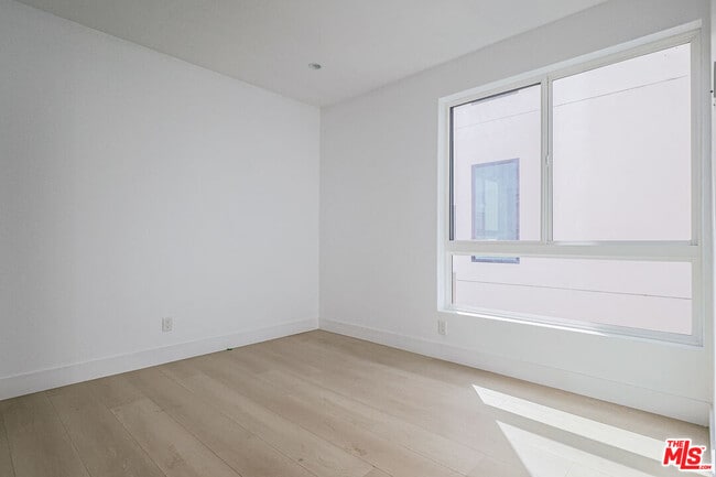 Building Photo - 11816 Gilmore St