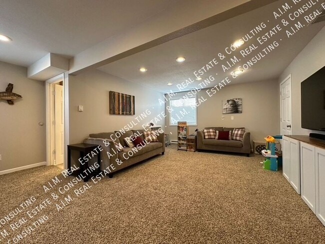 Building Photo - 1709 Crabapple Ln