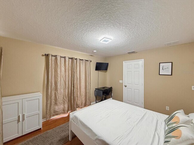 Building Photo - 1302 S Beach Cir