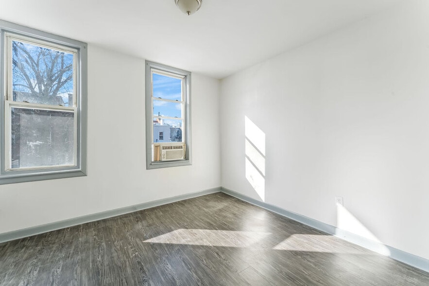 Building Photo - 549 9th St