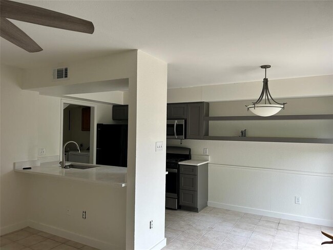 Building Photo - 5903 Cougar Dr