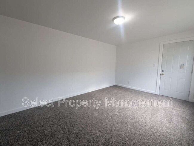 Building Photo - 1235 Stophlet St