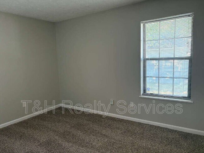 Building Photo - 5925 Dunmore Dr
