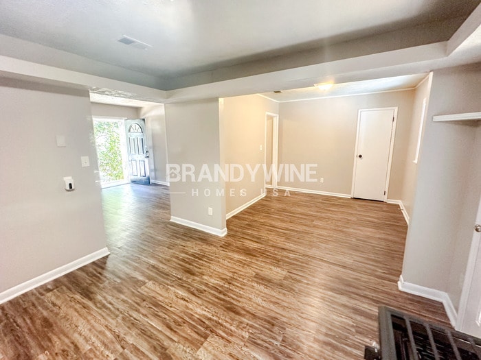 Building Photo - 9009 Yarmouth Dr