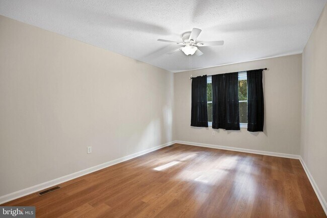 Building Photo - 37245 E Spicer Dr