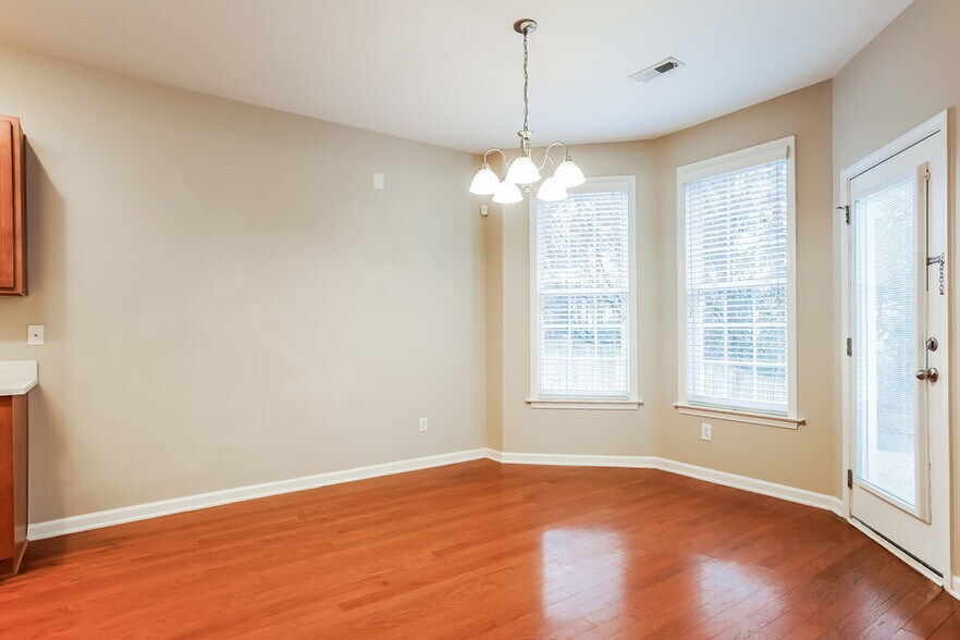 Building Photo - 125 Pearson Place