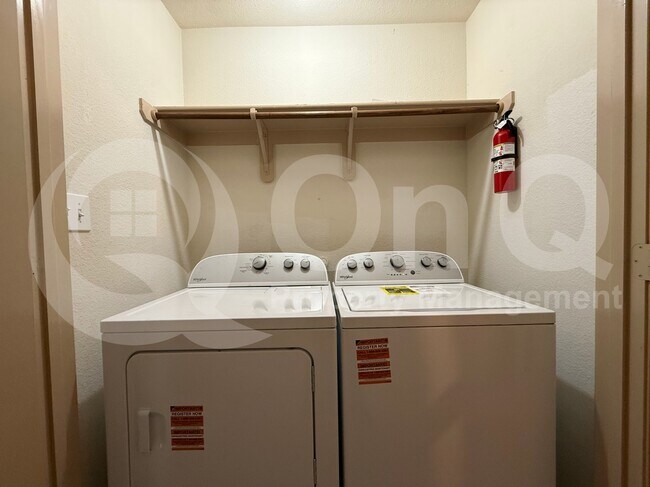 Building Photo - 2335 N Elm St