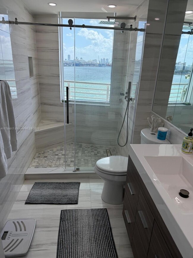 Building Photo - 335 S Biscayne Blvd