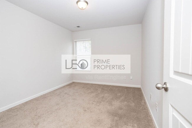 Building Photo - 156 Daisy Cir