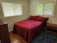 Building Photo - 1 Private Bedroom 1 Shared Bathroom *REGIS...