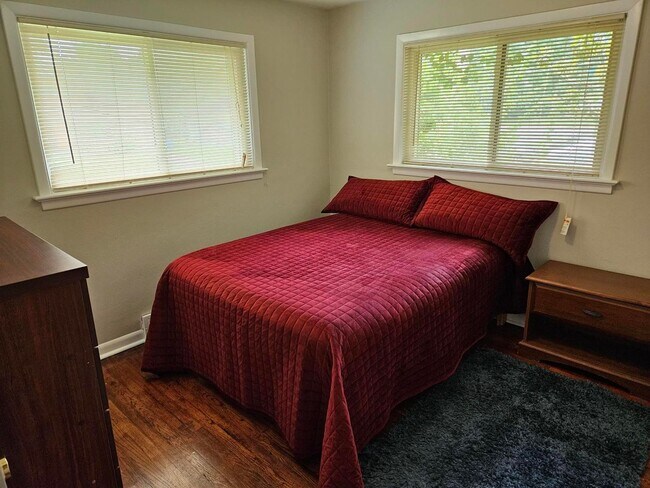 Primary Photo - 1 Private Bedroom 1 Shared Bathroom *REGIS...