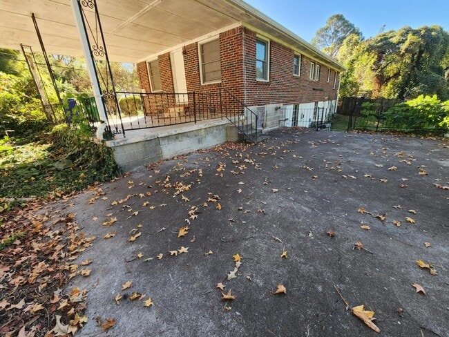 Building Photo - 1729 Capistrana Pl