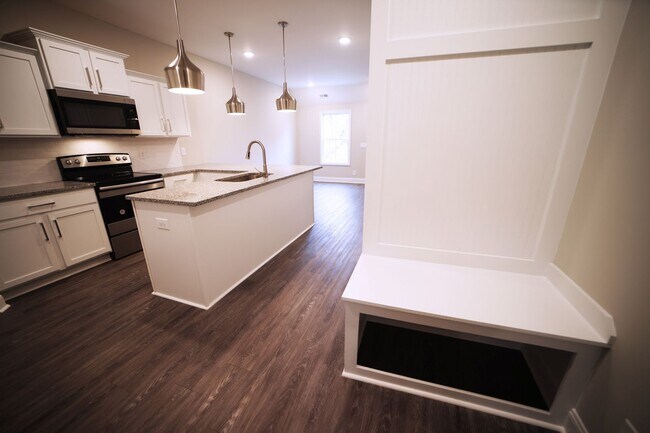 Building Photo - 220 Drayton Dr