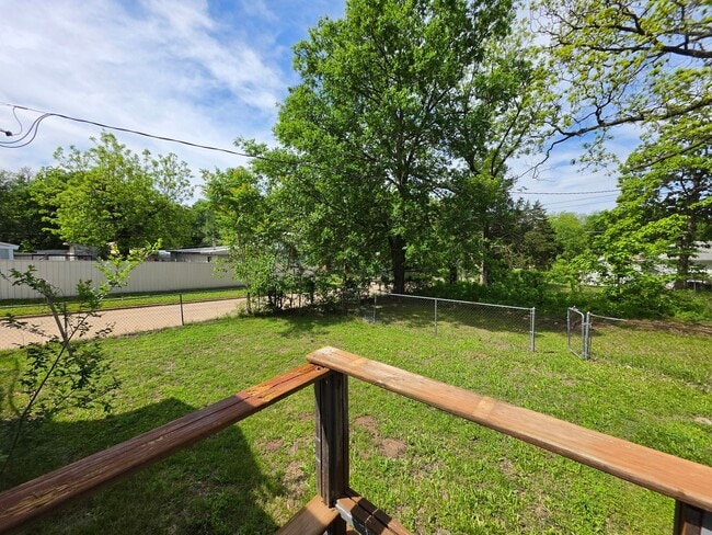 Building Photo - 3 bedroom home in Shawnee!