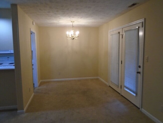 Building Photo - 2Bed / 2 Bath Condo.  Freshly painted, available NOW!!!