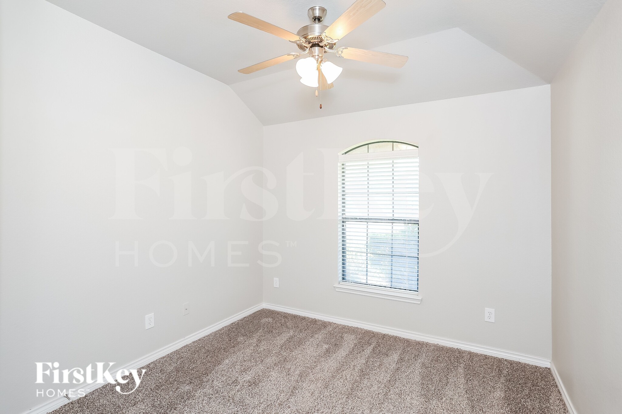 Building Photo - 2213 Brandy Dr
